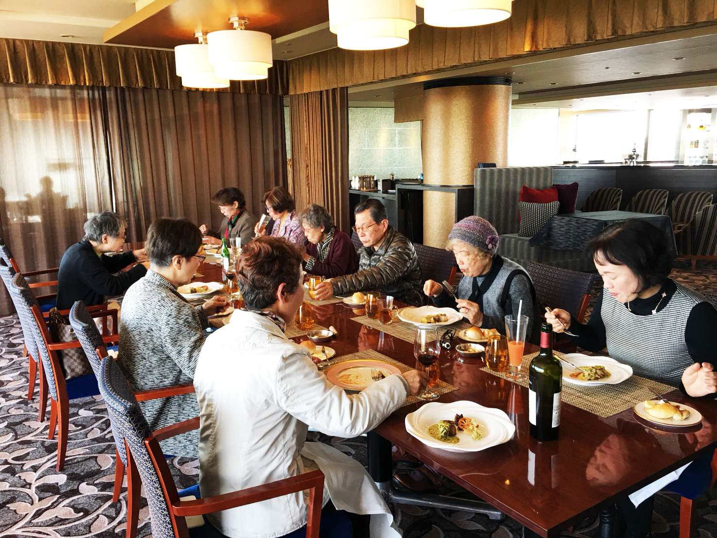 新年会〈コンテンポラリー・ダイニング　クラウン〉