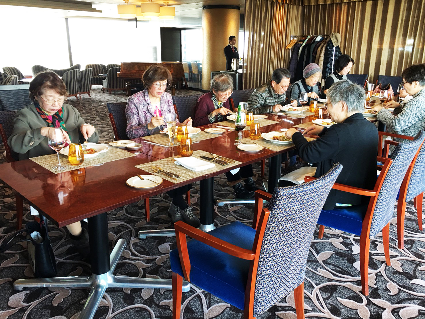 新年会〈コンテンポラリー・ダイニング　クラウン〉