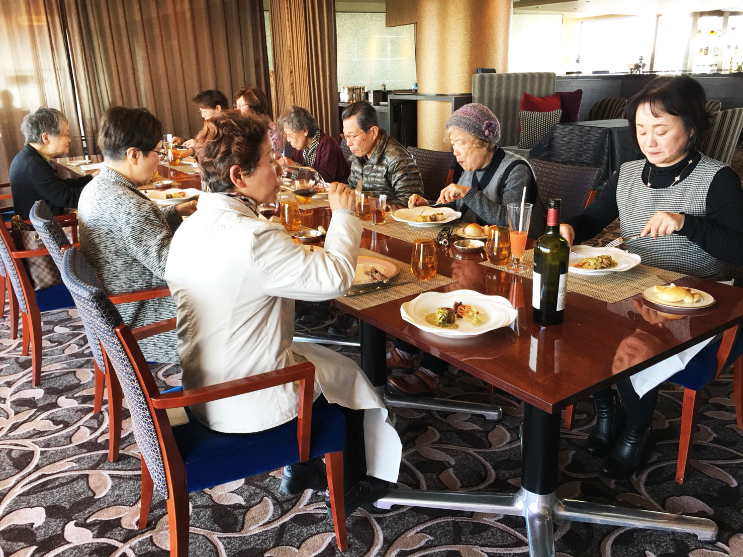新年会〈コンテンポラリー・ダイニング　クラウン〉
