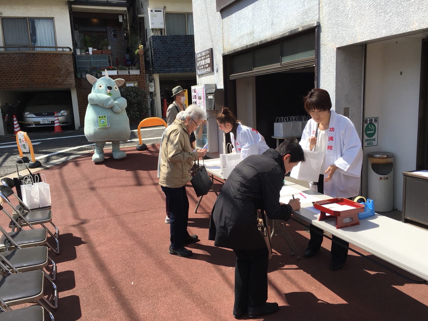 花祭り供養〈東京都豊島区・すがも平和霊苑〉