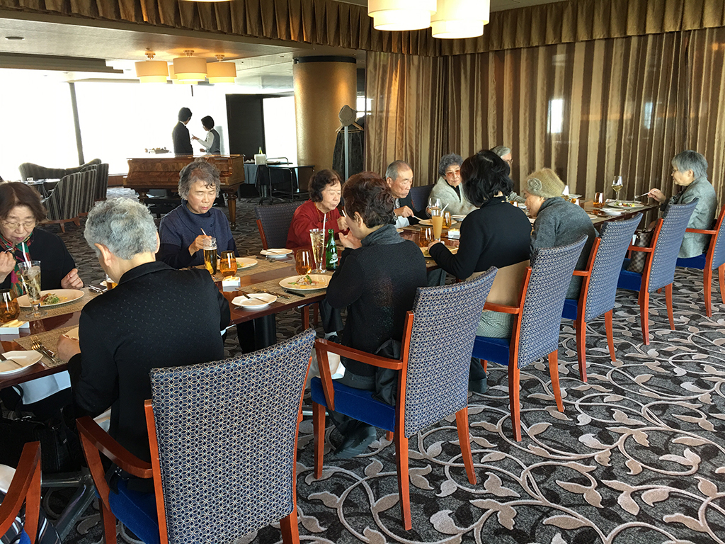 新年会〈コンテンポラリー・ダイニング　クラウン〉