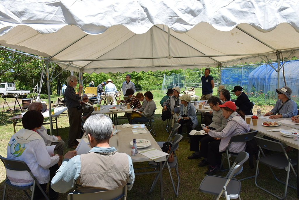 しいたけのコマ打ちと香りの教室（もやいの会5月例会）〈千葉県・吉四六村〉