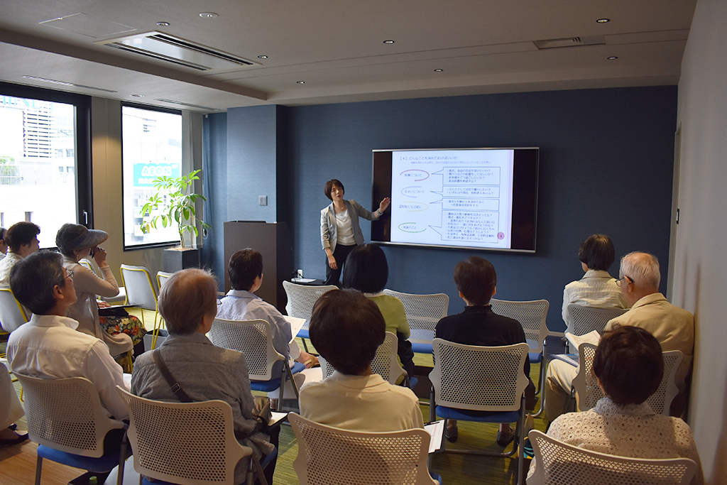 りすシステム代表・杉山 講演〈新宿デュオセーヌサロン〉