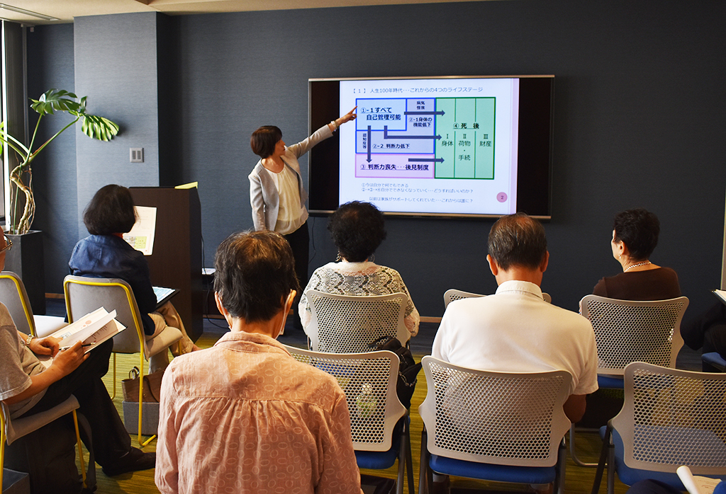 りすシステム代表・杉山 講演〈新宿デュオセーヌサロン〉
