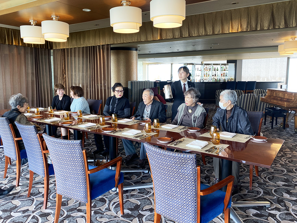 新年会〈コンテンポラリー・ダイニング　クラウン〉